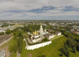 <p>Obnovený a rekonstruovaný chrámový komplex v historickém centru Kostromy.</p>